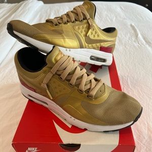 Nike Air Max Zero QS- Metallic Gold- size 9.5